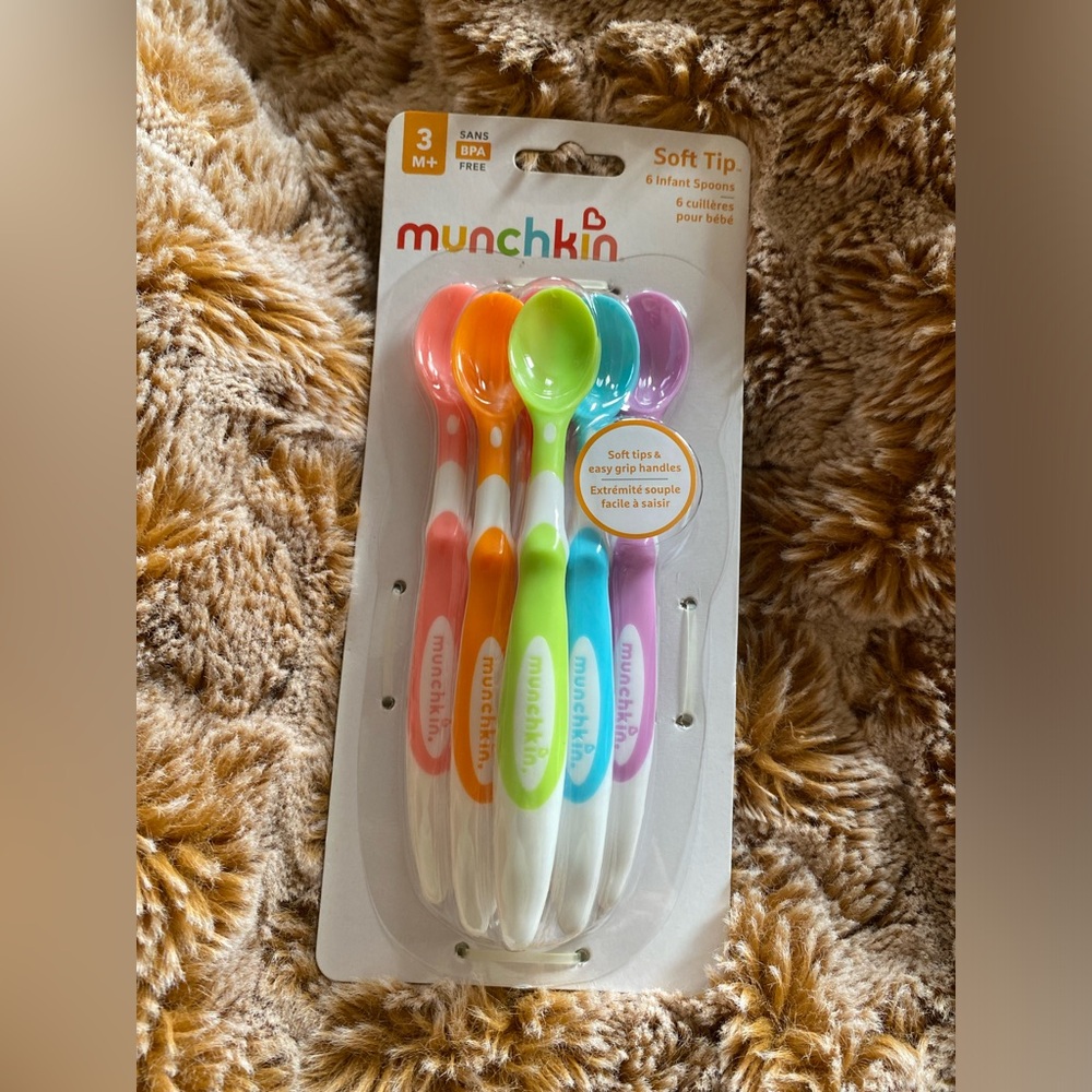 NWT Munchkin set of baby spoons